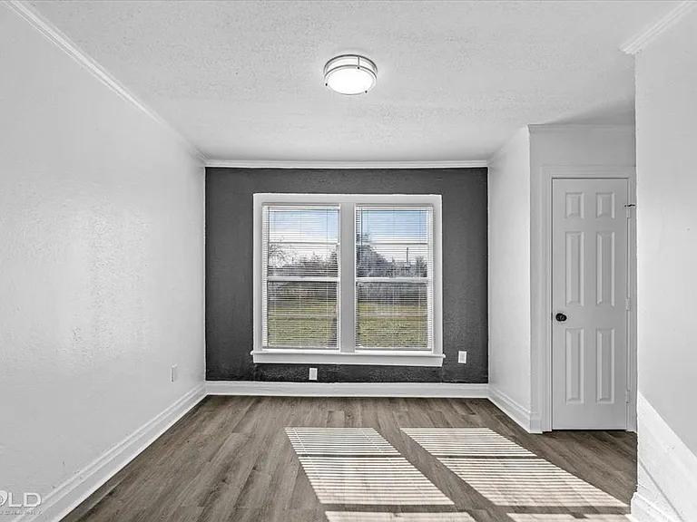 2400 Broadway Dr — Photo 12