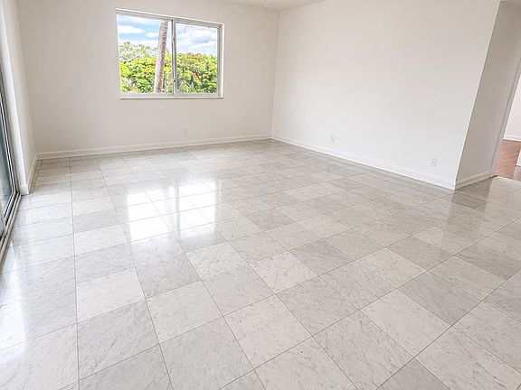 4th image of 500 E Country Club Cir APT 7