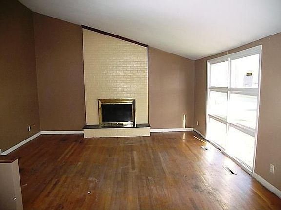 3rd image of 3104 Goldman Ave
