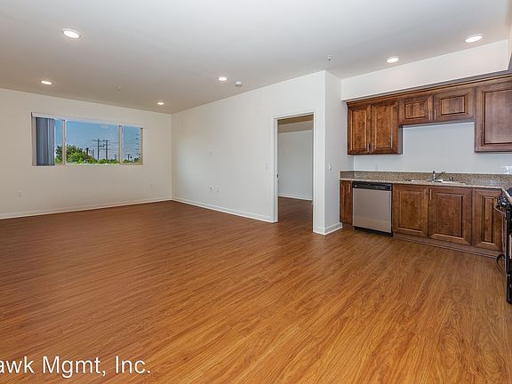 4th image of 7108 Amigo Ave #203