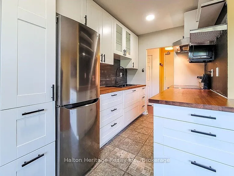 81 Charlton Ave E #905 — Photo 18