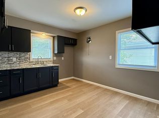 5922 N 84th St #84, Milwaukee, WI 53225