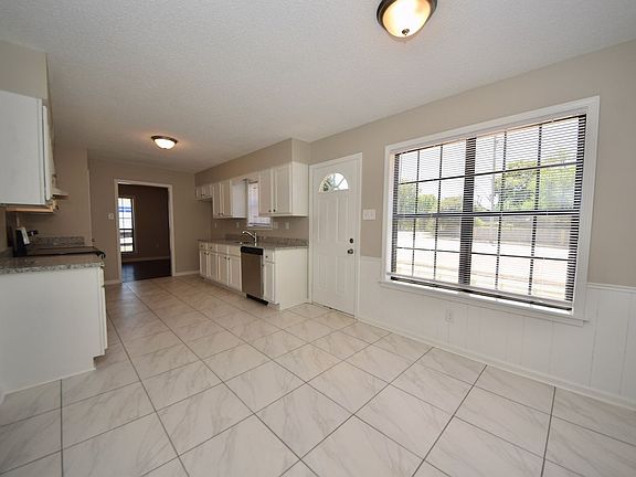5th image of 2405 Bartlett Blvd