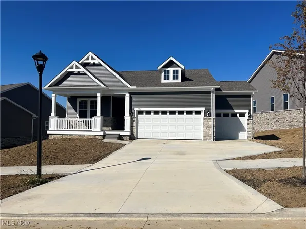 3982 Crest View Dr, Uniontown, OH 44685