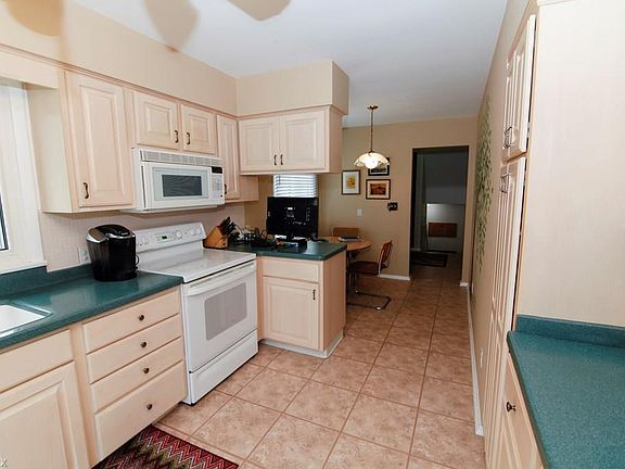 3rd image of 4356 Oakridge Dr