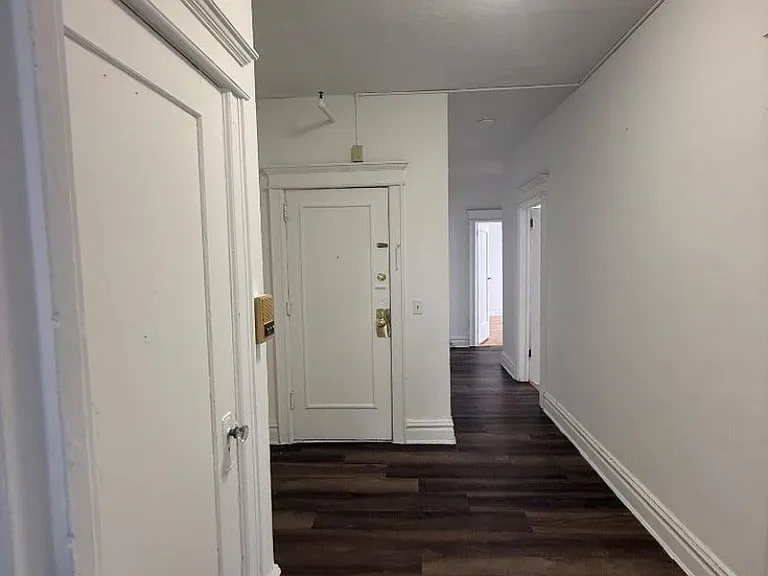 214 Lawton Ave #12 — Photo 2