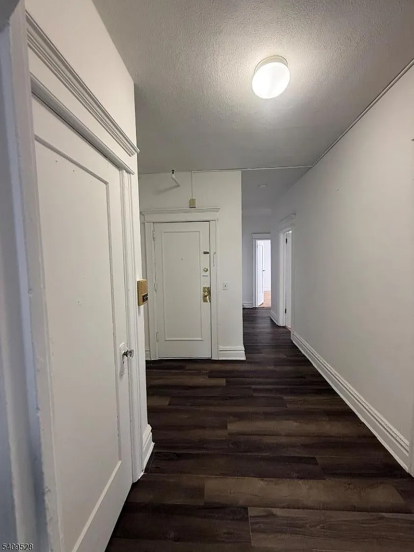 Building Photo - 214 Lawton Ave #12