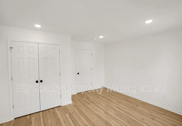 228 Bridge St #2 — Photo 33