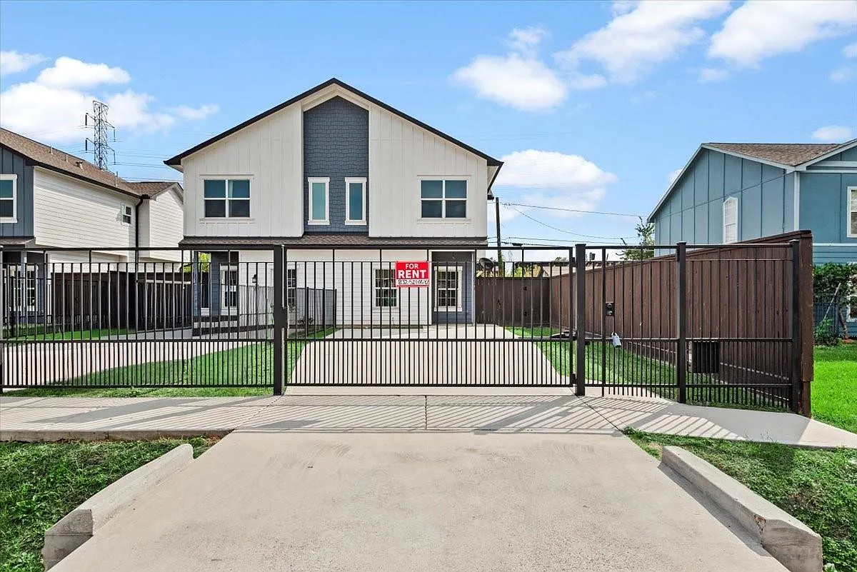 3 bed, 1.5 bath, 2656 sqft, $1,650 — Photo 1
