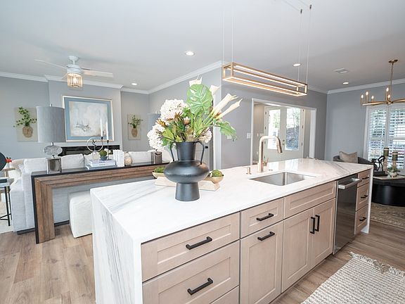 4th image of 419 Van Buren Ave #101