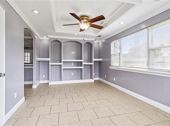 2nd image of 3832 Paris Ave
