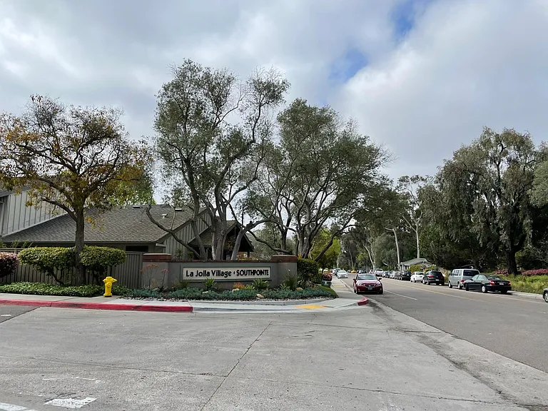 8009 Caminito Gianna — Photo 2