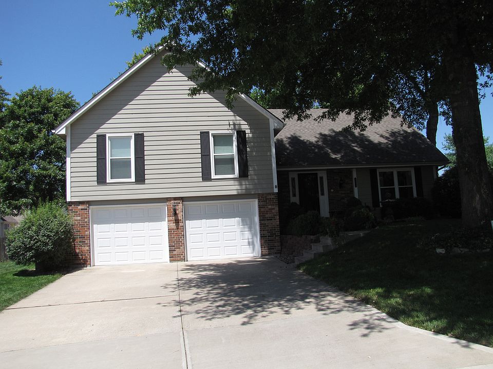 1st image of 1213 NW Oak Lawn Ct