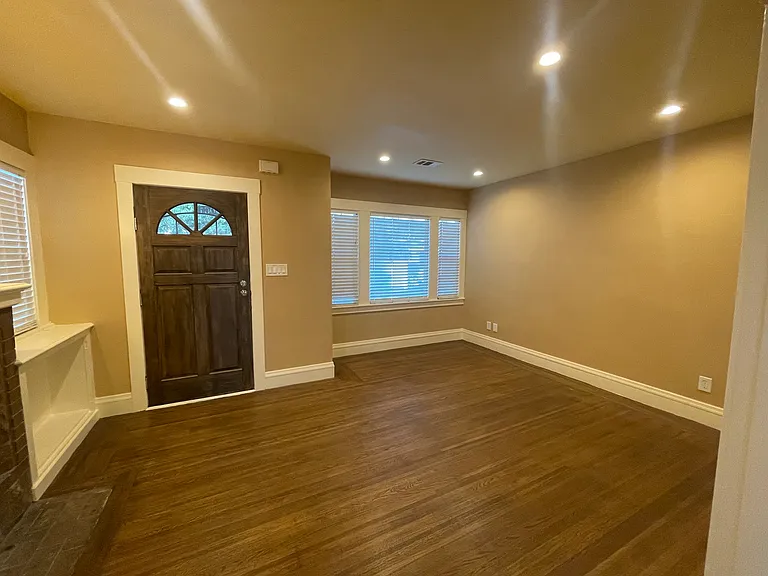 3061 Macarthur Blvd #1 — Photo 4