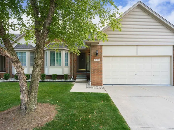 28164 Cottonwood Ct, Chesterfield, MI 48047