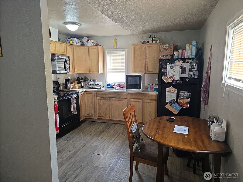 3rd image of 4016 Sandy Street NE