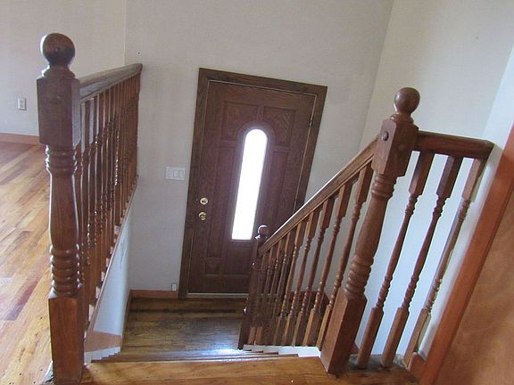 4th image of 1090 Arden Ave