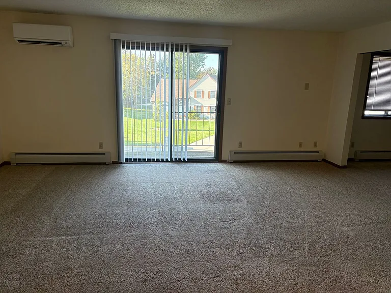 310 Dickinson Dr SE — Photo 3
