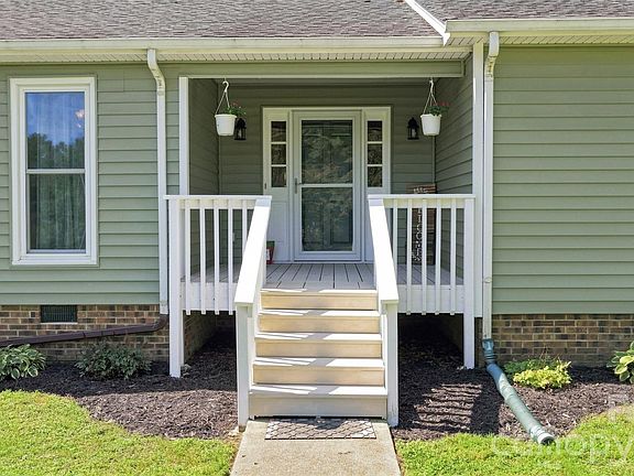 2nd image of 1405 Woodlark Pl