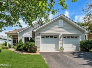16 Bellflower Dr, Lakewood, NJ 08701