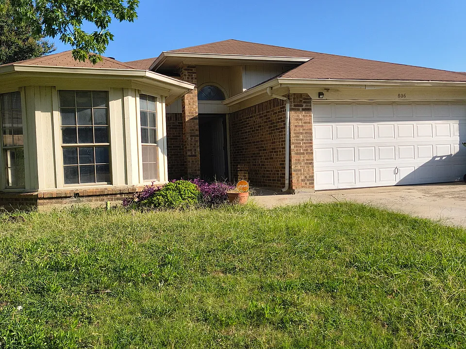 806 Cornfield Dr