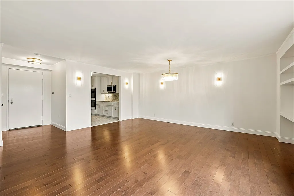 2 bed, 2.0 bath, 1180 sqft, $4,995 — Photo 4