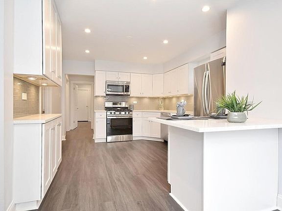 3rd image of 6243 N Sayre Ave #1
