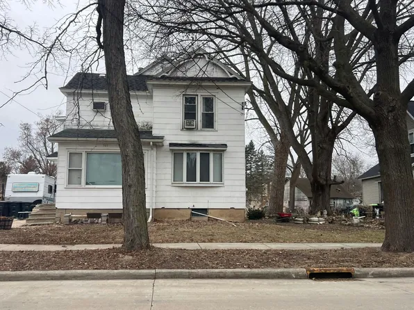 511 N Main St, Lake Mills, WI 53551