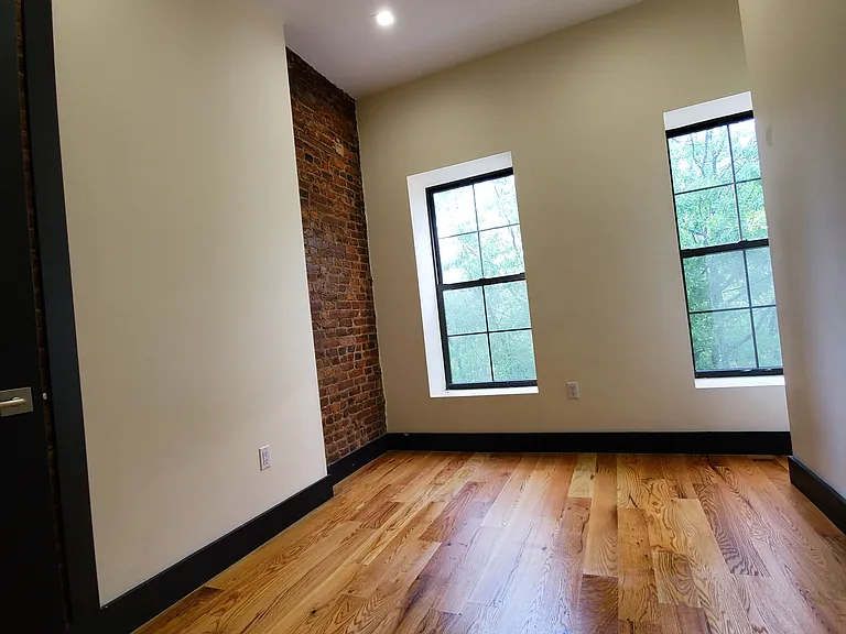 760 Putnam Ave #4 — Photo 7