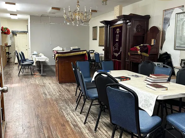 1013 Avenue M image 14 of 17