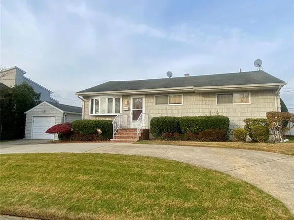 816 Anderson Avenue, Franklin Square, NY 11010