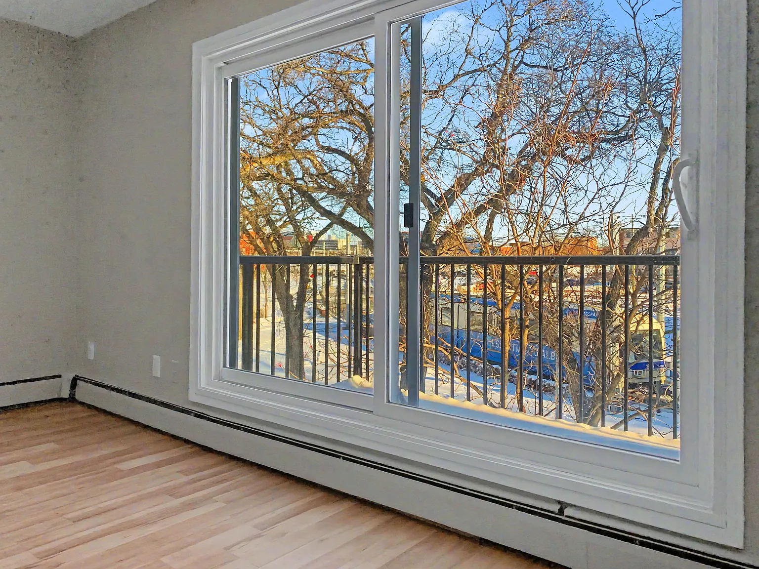 Central LRT Apartments — Photo 4