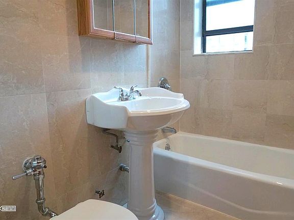 4th image of 427 E 89th St APT 4K