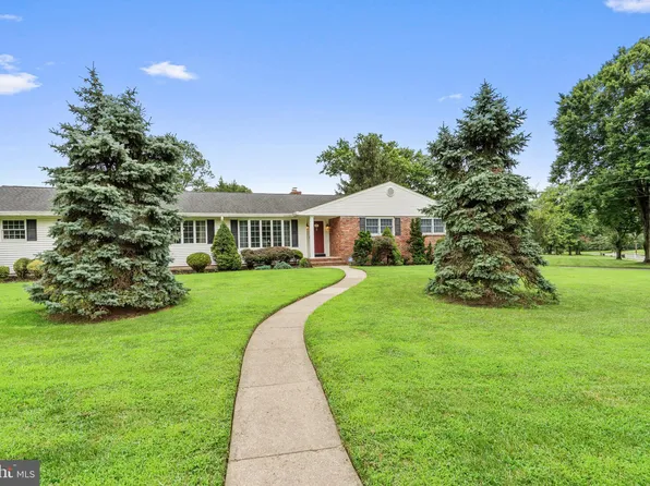 19 Metekunk Dr, Ewing, NJ 08638