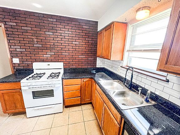 2nd image of 817 W Walnut St