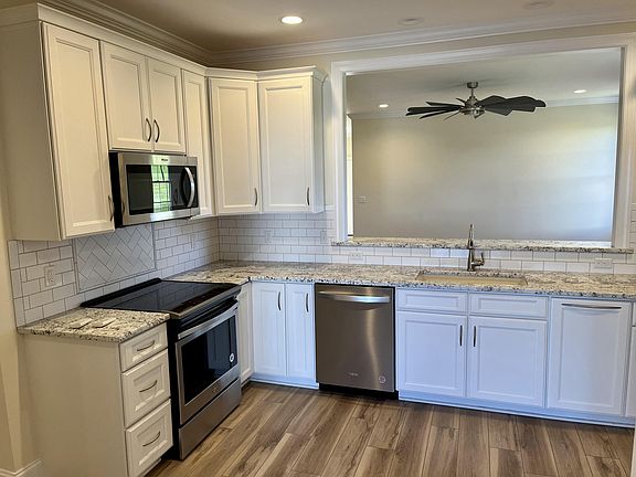 4th image of 127 Villa Oak Cir