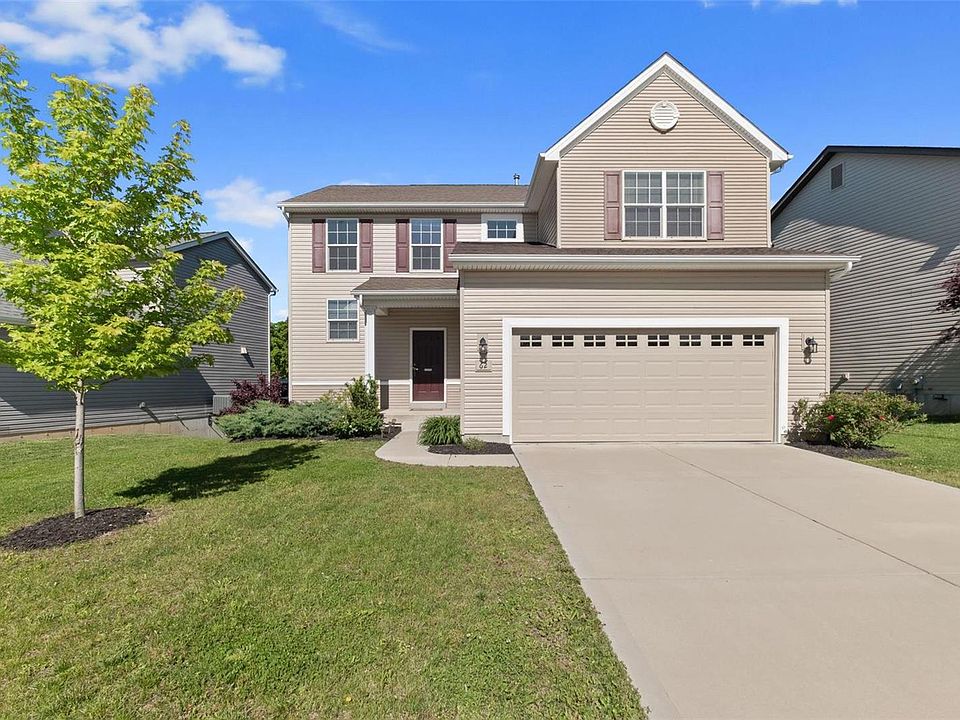 1st image of 62 Huntleigh Woods Ct