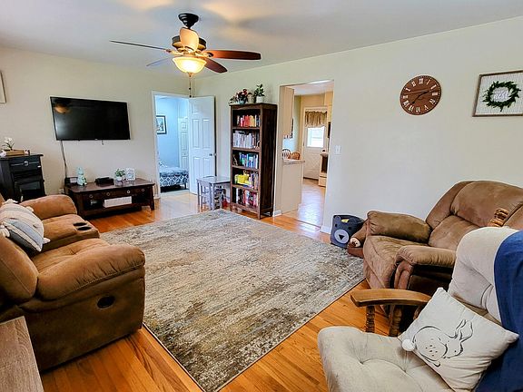 3rd image of 9 Magnolia Dr