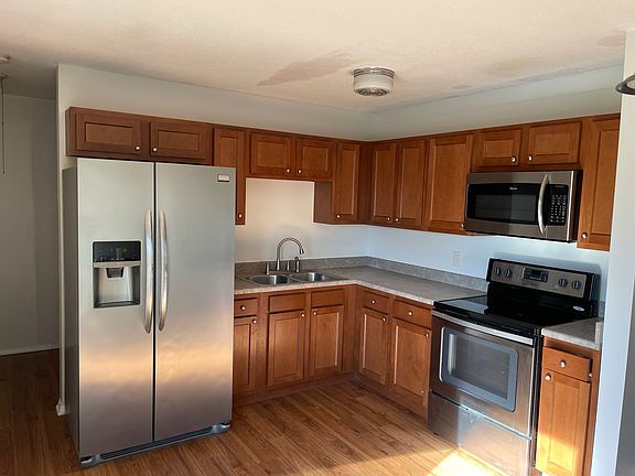 4th image of 1050 Stonyridge Ave