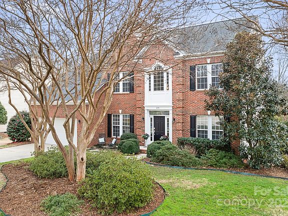 3rd image of 215 Whitegrove Dr