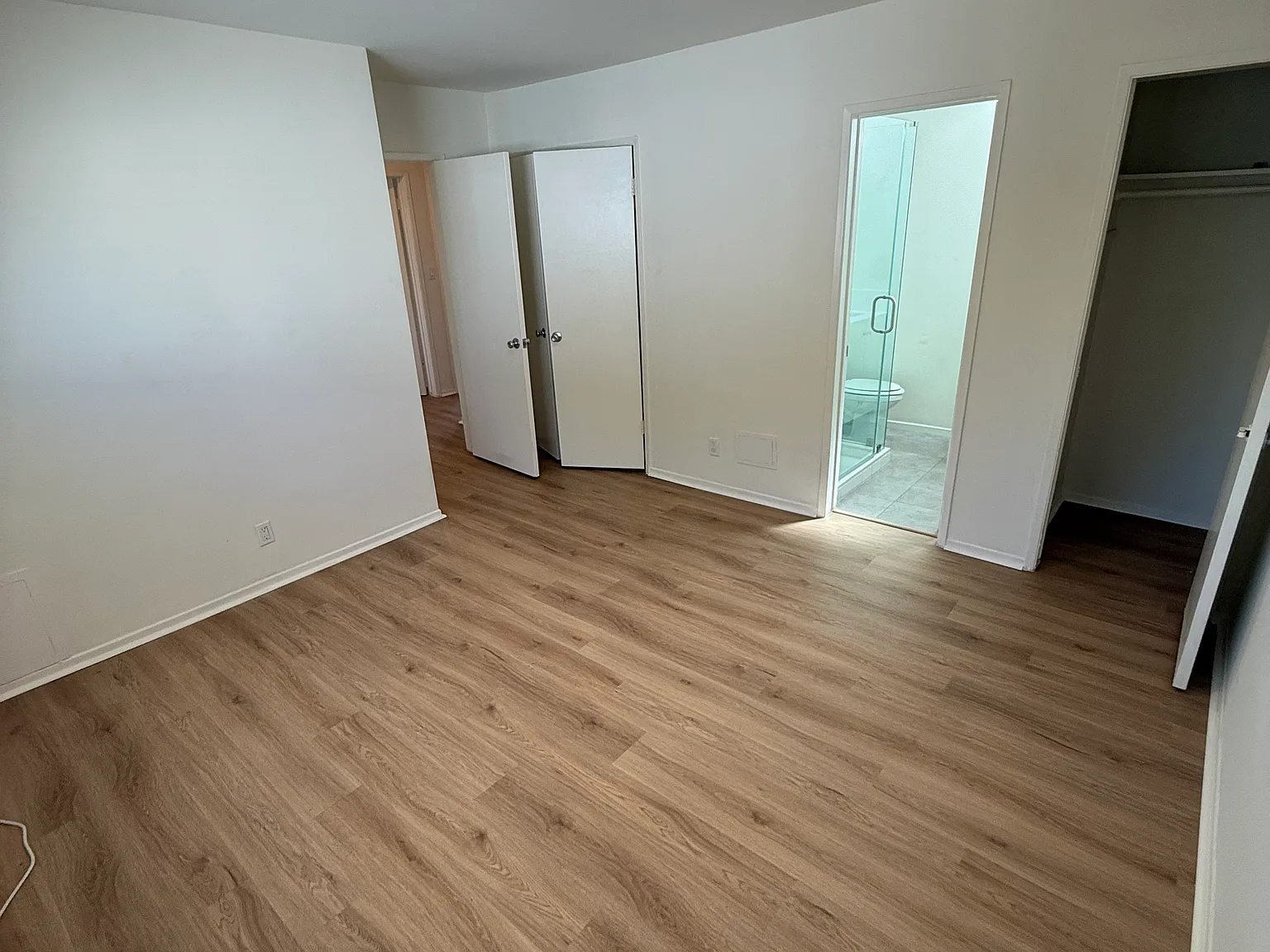 2 bed, 1000 sqft, $3,000 — Photo 3