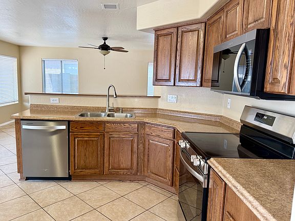 3rd image of 4301 E Graythorn Ave