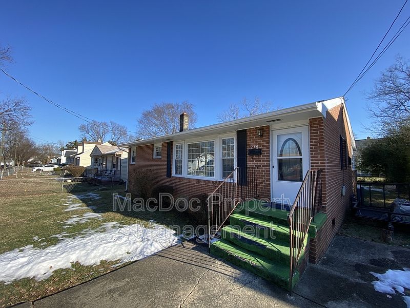 2nd image of 216 Harris St