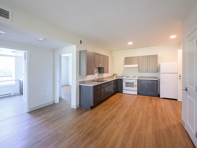 520 Centre St — Photo 6