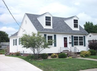 121 E Chestnut St, Geneseo, IL 61254