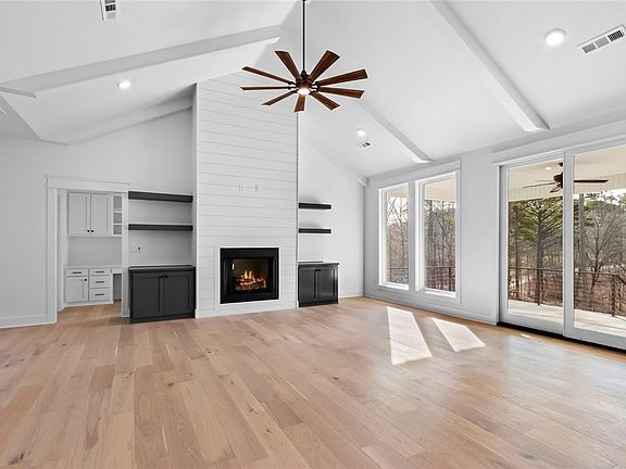 3rd image of 11 Ellwood Cir