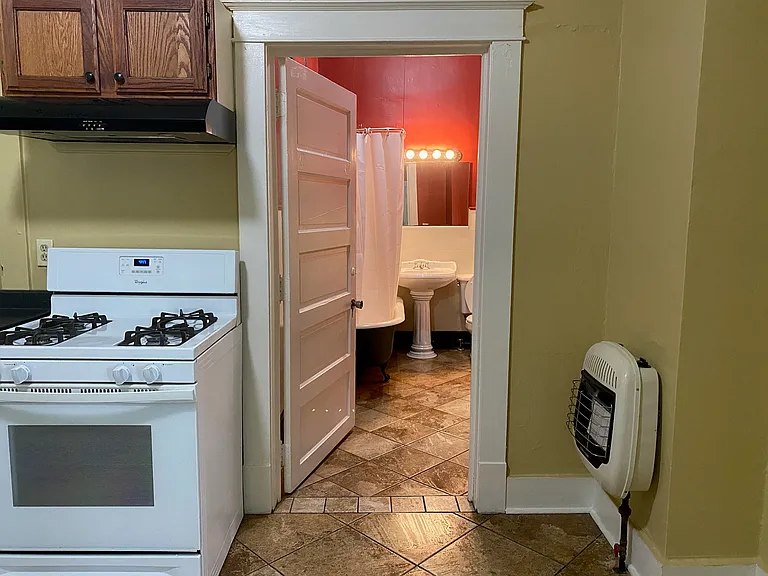 2295 York Ave #2-B — Photo 10