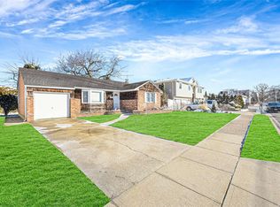 91 Tyrconnell Ave, Massapequa Park, NY 11762
