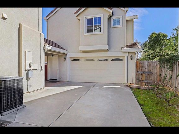 3rd image of 557 Stetson Dr #3