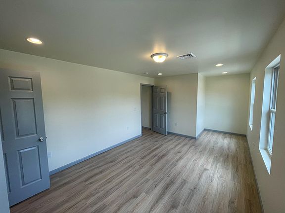 3rd image of 69 Townsend Ave Floor 1